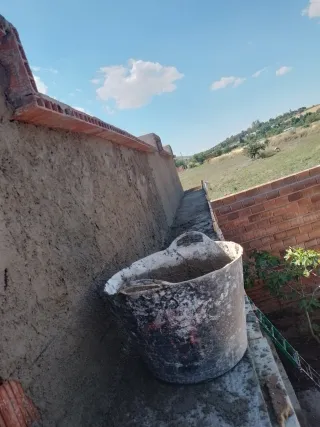 oficial en trabajo todo reforma todo fontanería pi