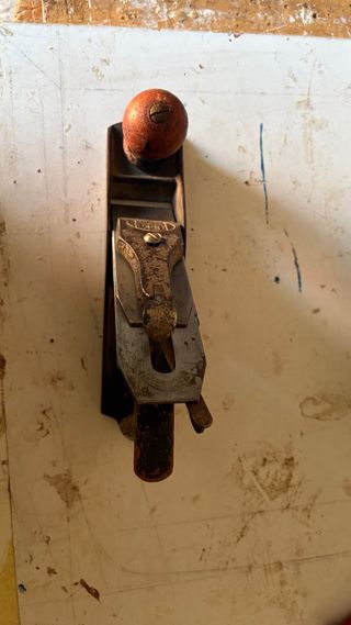 Cepillo de carpintero antiguo