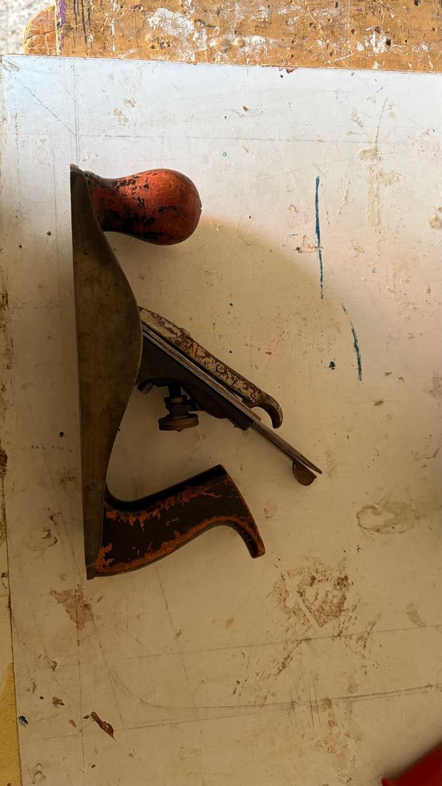 Cepillo de carpintero antiguo