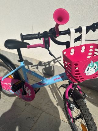 Bicicleta Btwin infantil azul y rosa