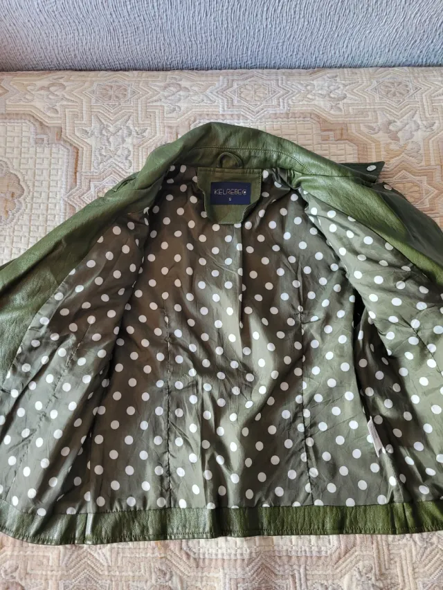 Cazadora efecto piel verde mujer