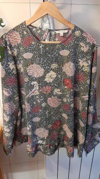 Blusa estampada flores manga larga