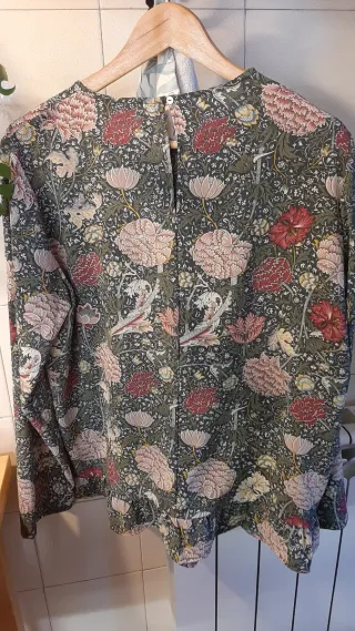 Blusa estampada flores manga larga