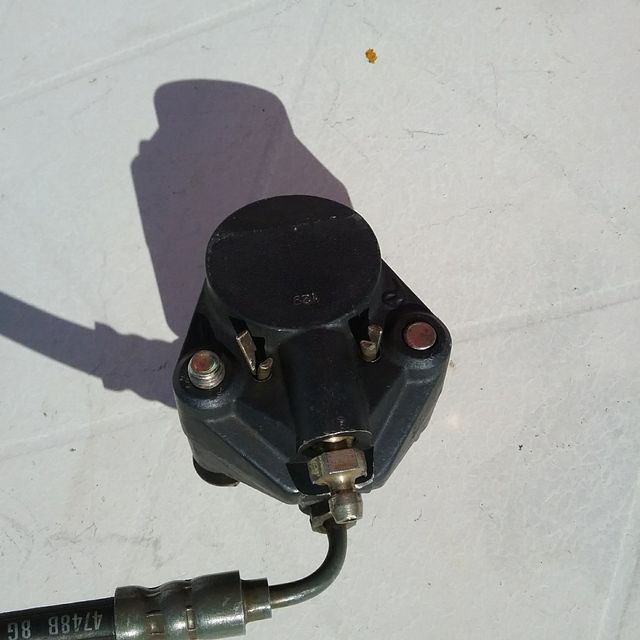 Suzuki DR Big 50 Sistema de Frenado