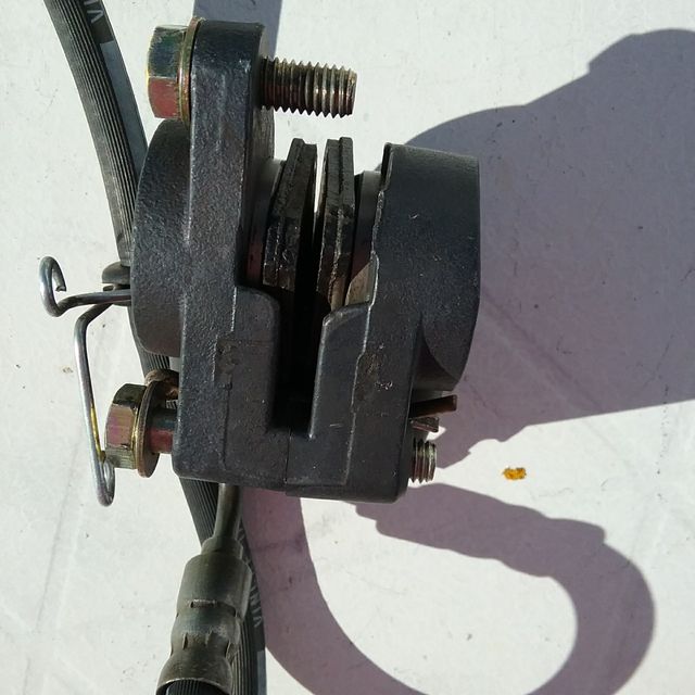 Suzuki DR Big 50 Sistema de Frenado