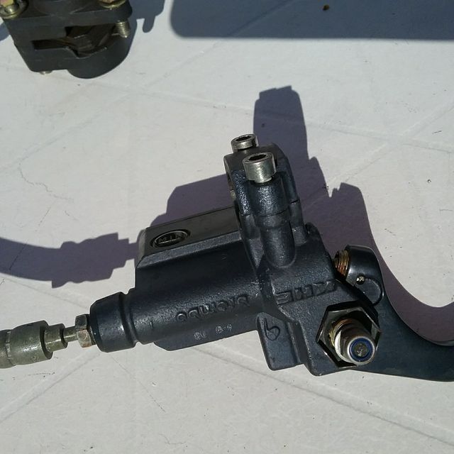 Suzuki DR Big 50 Sistema de Frenado