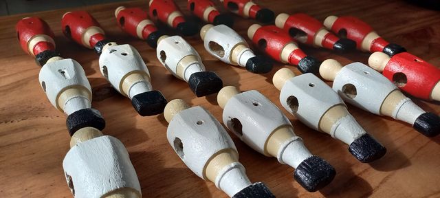 Lote 19 muñecos futbolín madera pintados