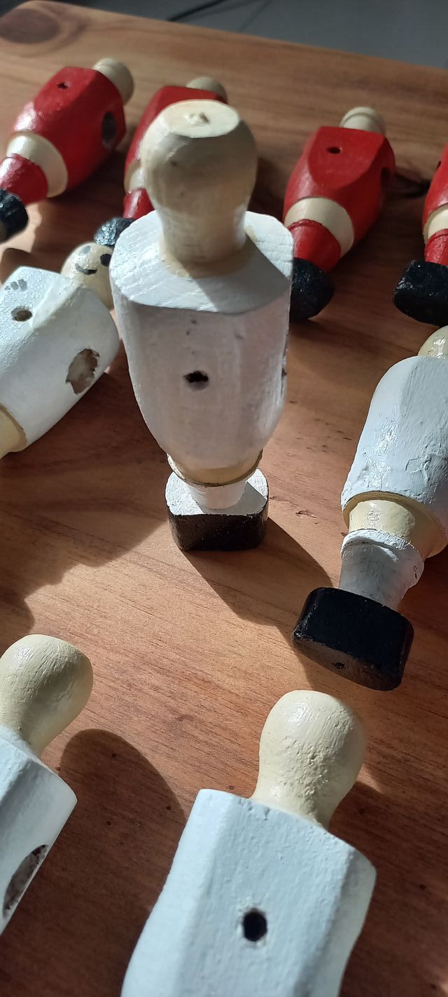Lote 19 muñecos futbolín madera pintados