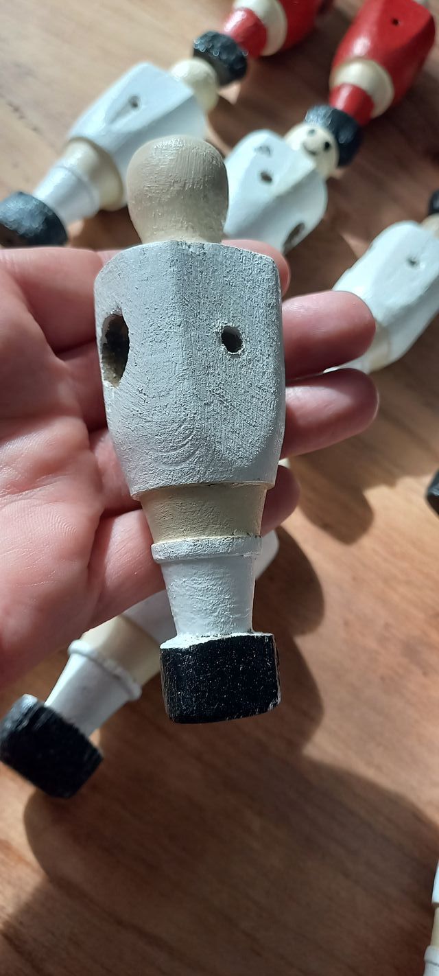 Lote 19 muñecos futbolín madera pintados