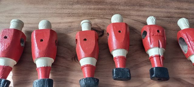 Lote 19 muñecos futbolín madera pintados