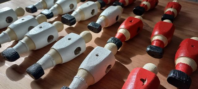 Lote 19 muñecos futbolín madera pintados