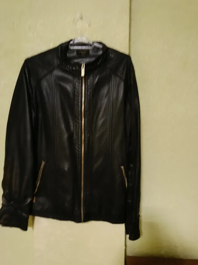 Cazadora polipiel negra