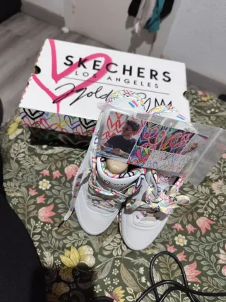 Zapatillas Skechers Multicolor y Blancas