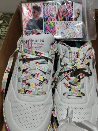 Zapatillas Skechers Multicolor y Blancas