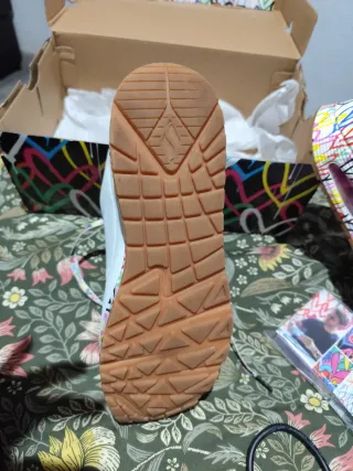 Zapatillas Skechers Multicolor y Blancas