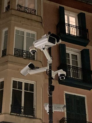 Camiseta negra y amarilla Talla S