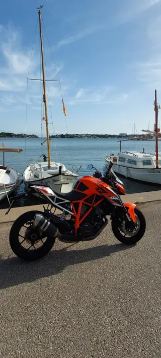 KTM 1290 Superduke r 2015