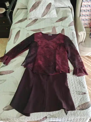 Conjunto falda y blusa burdeos