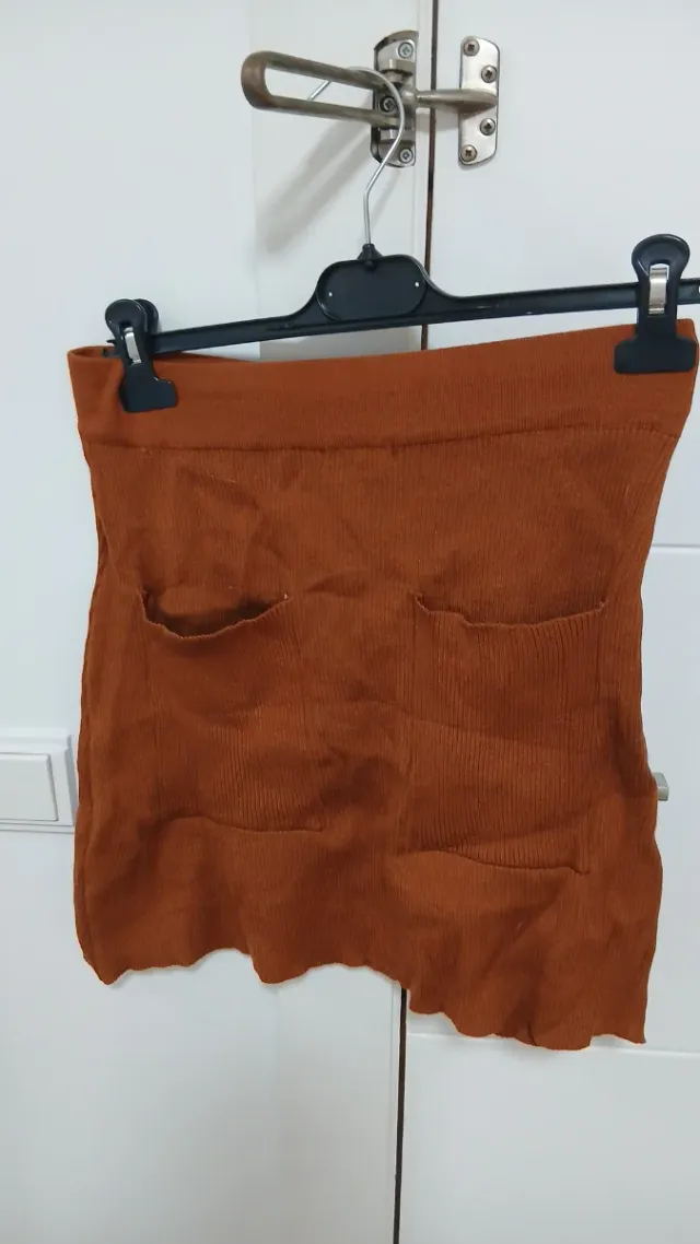 Conjunto marrón y naranja de punto