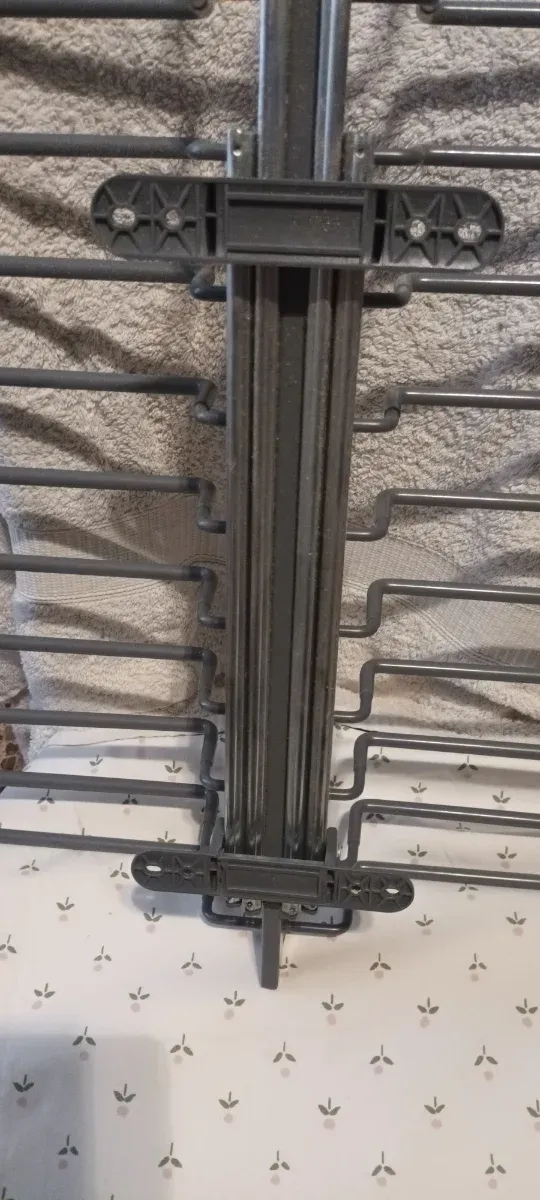 Varal Metálico de Guarda-Roupa Embutido