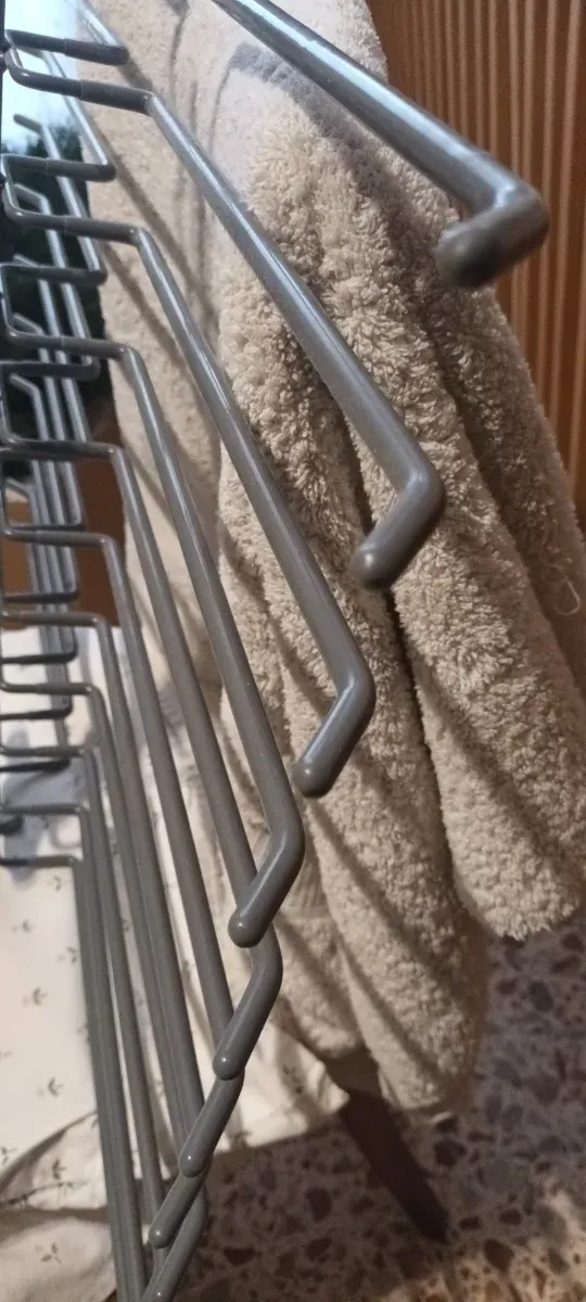 Varal Metálico de Guarda-Roupa Embutido