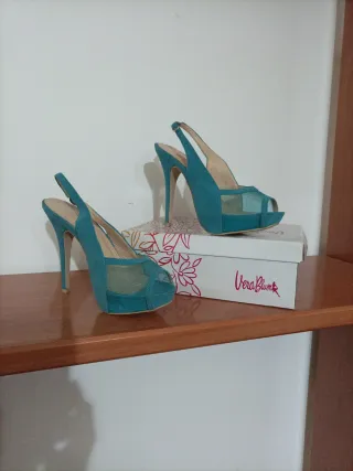 Zapatos de tacón azul turquesa