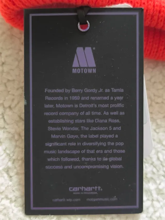 Gorro Carhartt Naranja con Logo Morado