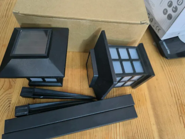 12 Luzes Solares LED Decorativas Pretas