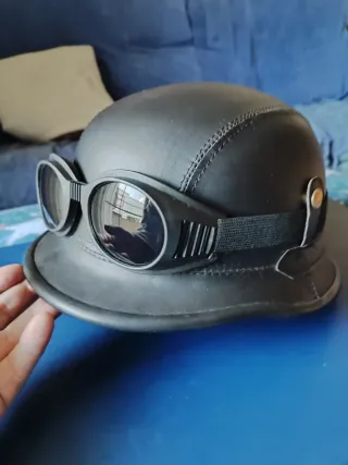 Casco retro cuero con gafas custom