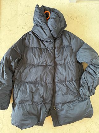 Abrigo plumífero Uniqlo gris
