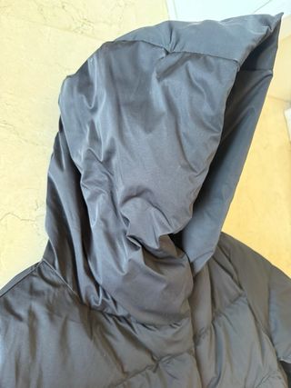 Abrigo plumífero Uniqlo gris