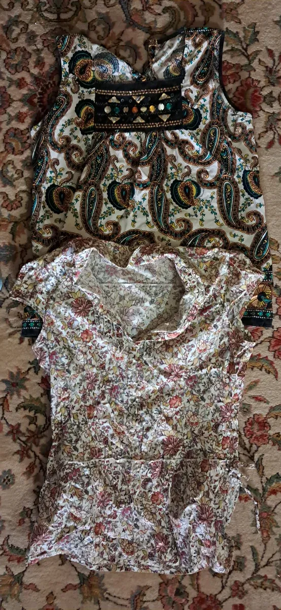 Blusas estampadas sin mangas y manga corta