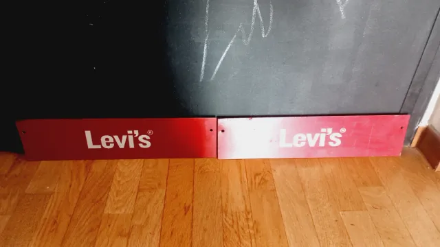 Insegna Levis Strauss Type 1 Jeans