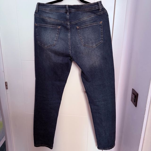 Jeans de mezclilla azul con stretch