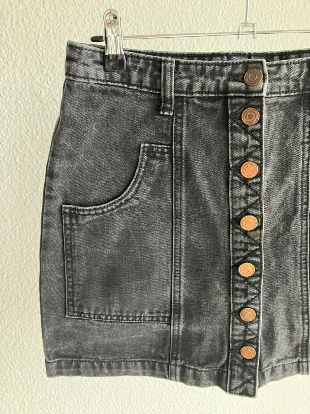 Falda vaquera negra Stradivarius Talla M