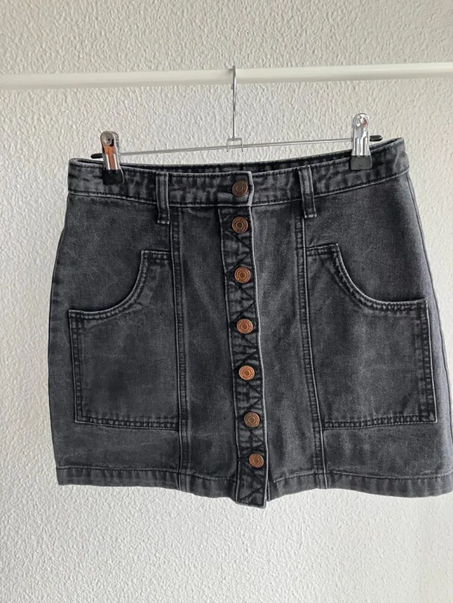 Falda vaquera negra Stradivarius Talla M