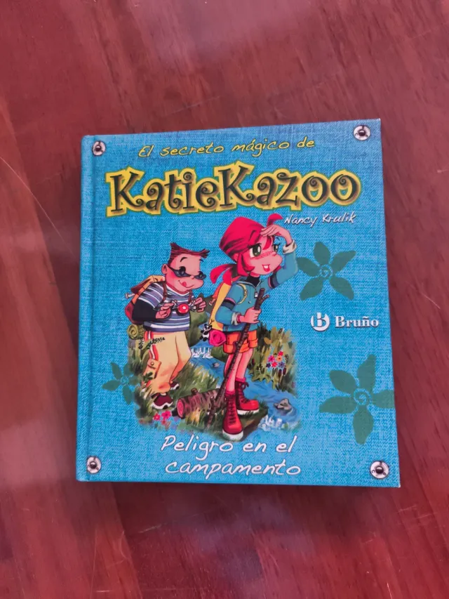 Peligro en el campamento (El secreto magico de ...