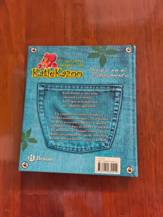 Peligro en el campamento (El secreto magico de ...