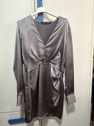 Vestido Zara manga larga gris talla M