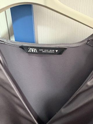 Vestido Zara manga larga gris talla M