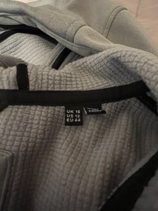 Sudadera Superdry gris con cremallera