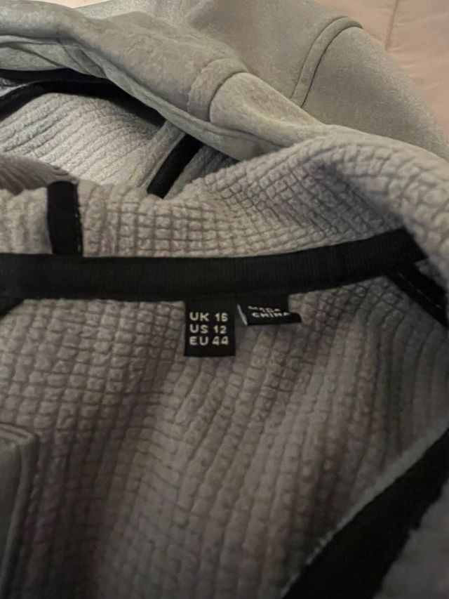 Sudadera Superdry gris con cremallera