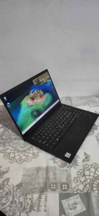 Lenovo ThinkPad X1 Carbon Gen 8 i5-10th 16GB 256GB
