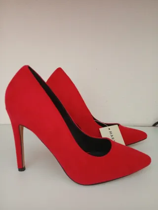 Zapatos de salón rojos efecto serraje sin estrenar