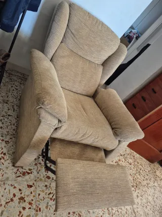 Sillón reclinable muy cómodo beige