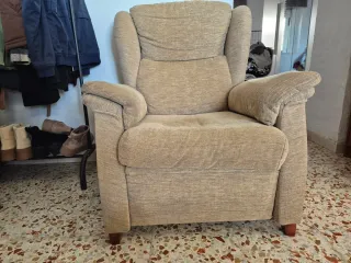 Sillón reclinable muy cómodo beige