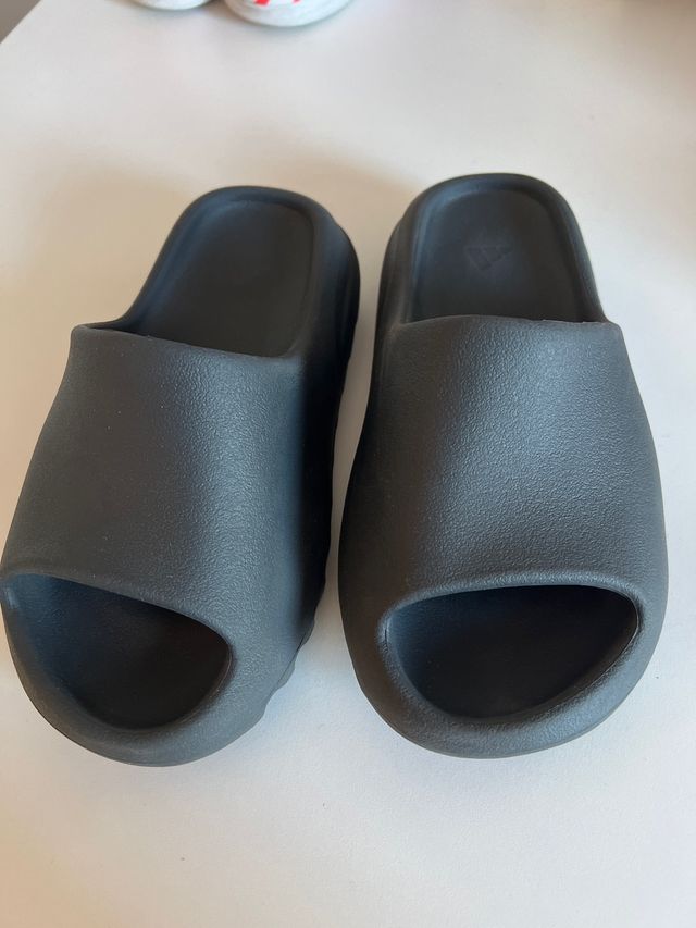 Chanclas Adidas YEEZY Talla 35 negras