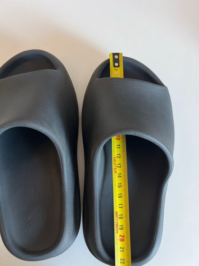 Chanclas Adidas YEEZY Talla 35 negras