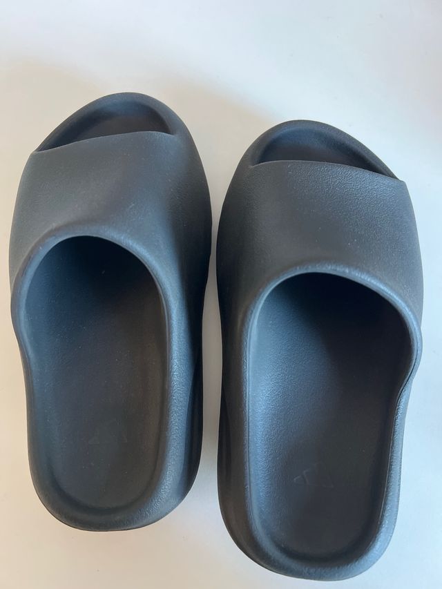 Chanclas Adidas YEEZY Talla 35 negras