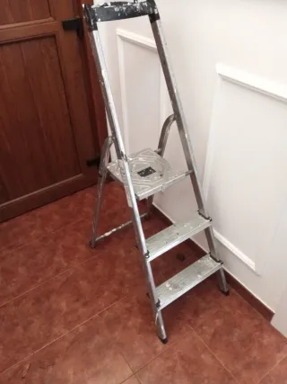 Escalera de 3 peldaños plegable